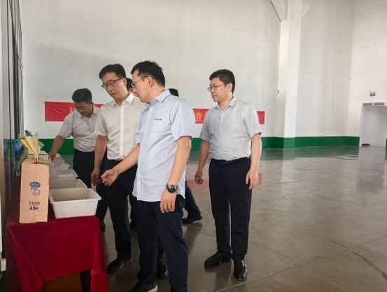 Biroul municipal al agriculturii și afacerilor rurale Zaozhuang a venit sincer să desfășoare activitatea „îngrijirea angajaților, trimițând răcoare vara”